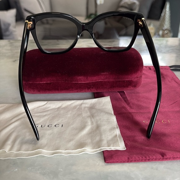 Preloved Gucci Women’s Sunglasses GG0459SA w/ Gucci box; clothe & pouch - Picture 2 of 10